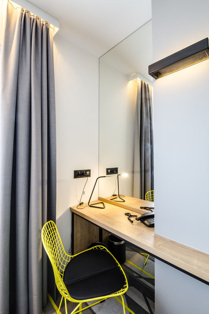 Air Hotel